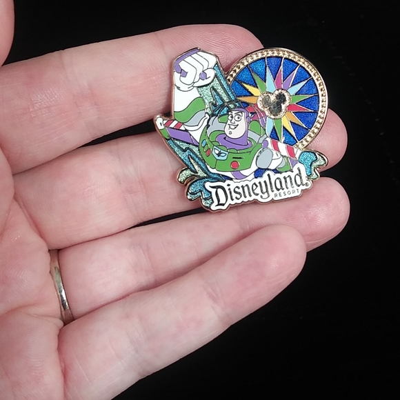 Buzz Lightyear pin - Picture 2 of 7